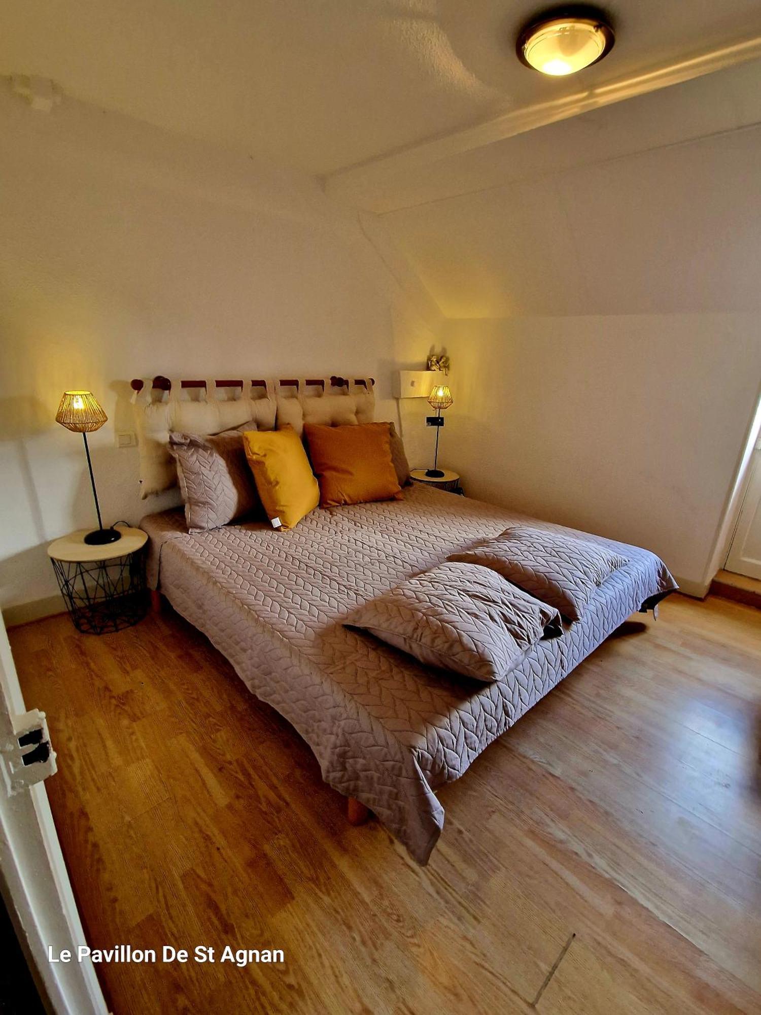 Le Pavillon De St Agnan Hotel Hautefort Екстериор снимка