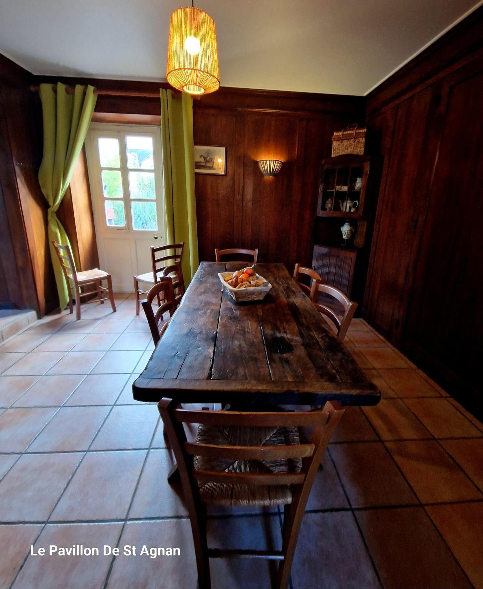 Le Pavillon De St Agnan Hotel Hautefort Екстериор снимка