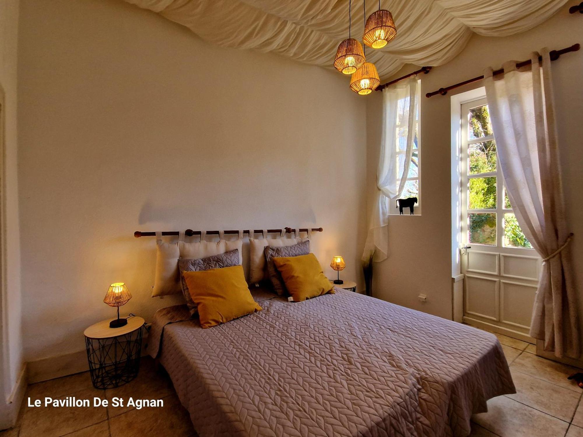 Le Pavillon De St Agnan Hotel Hautefort Екстериор снимка