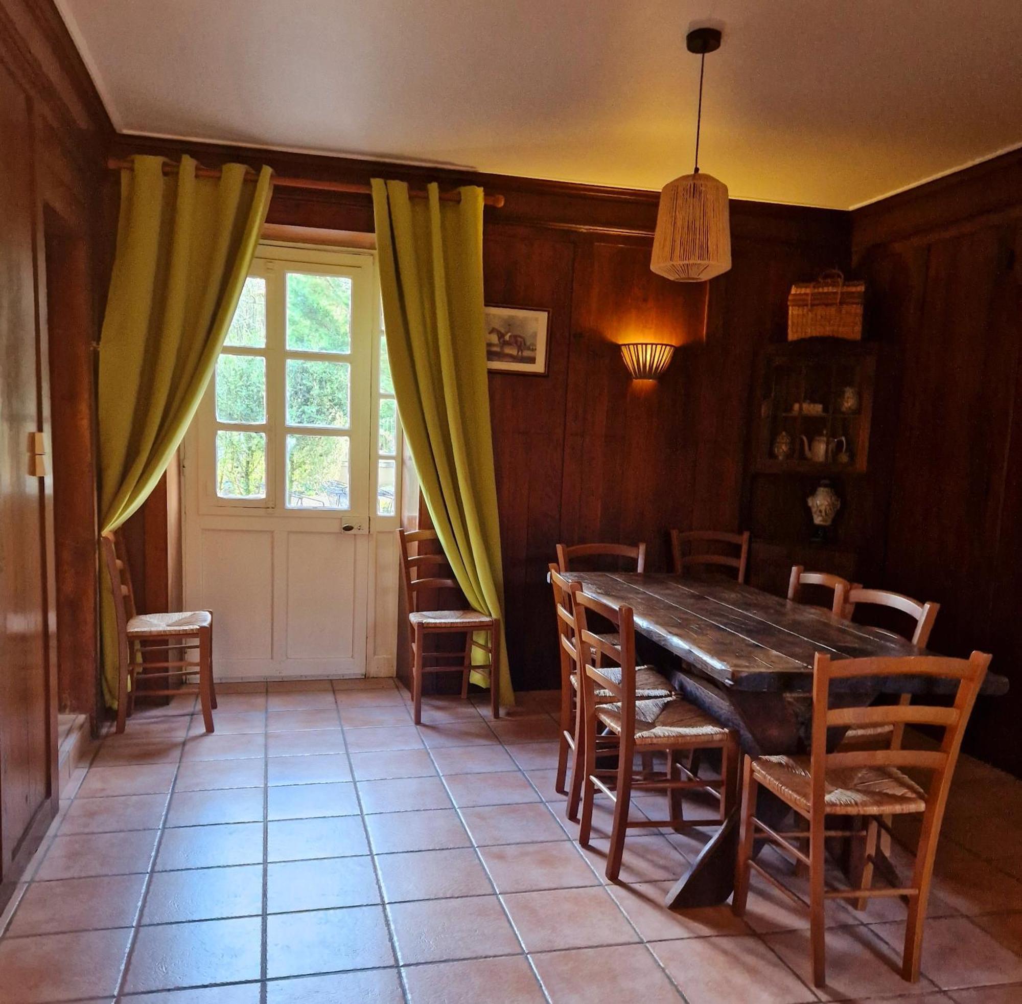 Le Pavillon De St Agnan Hotel Hautefort Екстериор снимка
