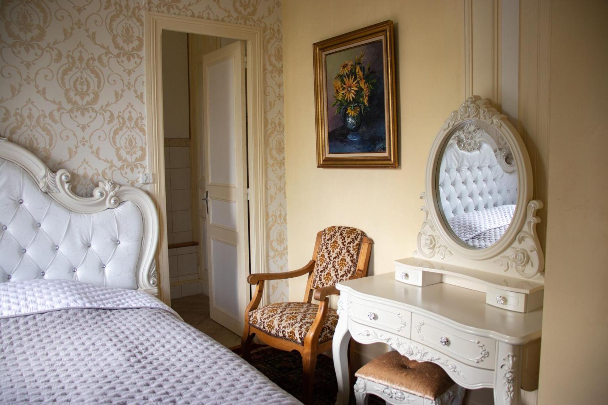 Le Pavillon De St Agnan Hotel Hautefort Екстериор снимка