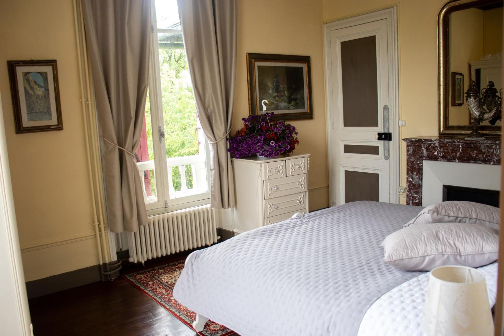 Le Pavillon De St Agnan Hotel Hautefort Екстериор снимка