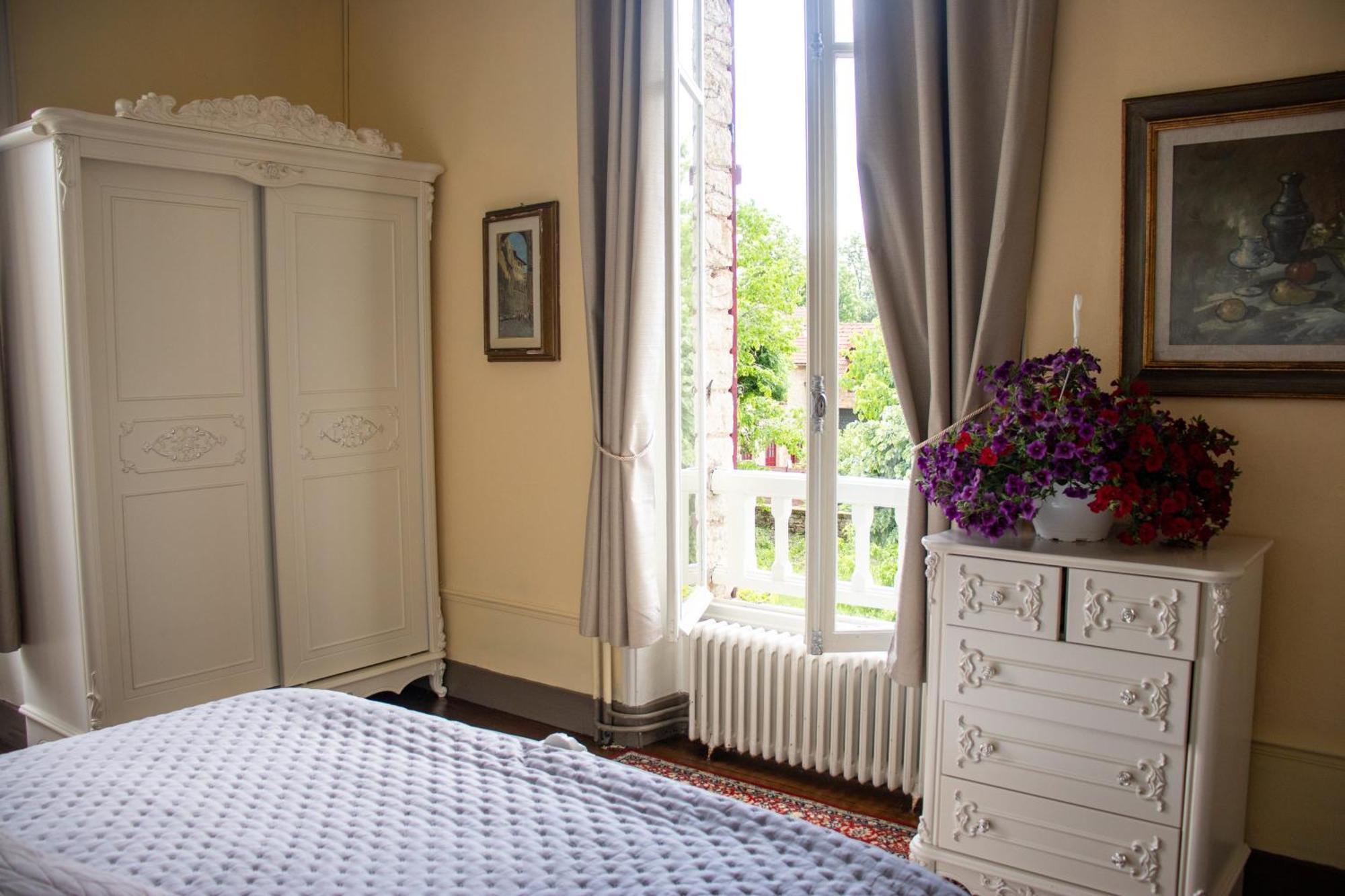 Le Pavillon De St Agnan Hotel Hautefort Екстериор снимка