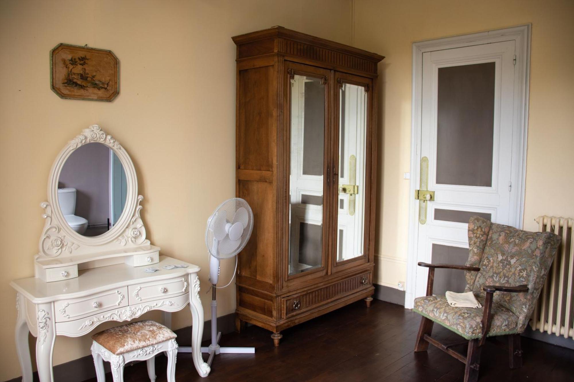 Le Pavillon De St Agnan Hotel Hautefort Екстериор снимка