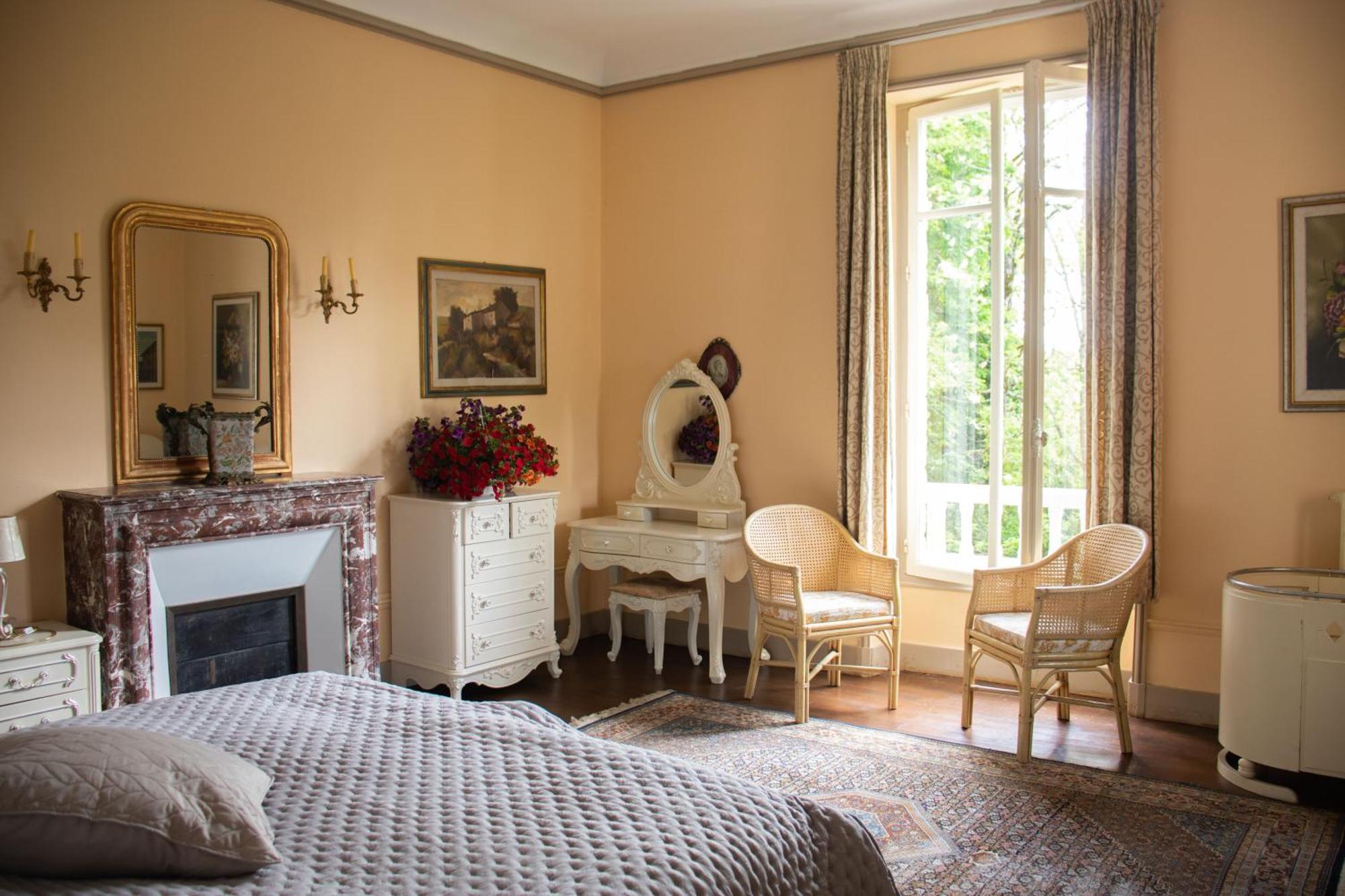 Le Pavillon De St Agnan Hotel Hautefort Екстериор снимка