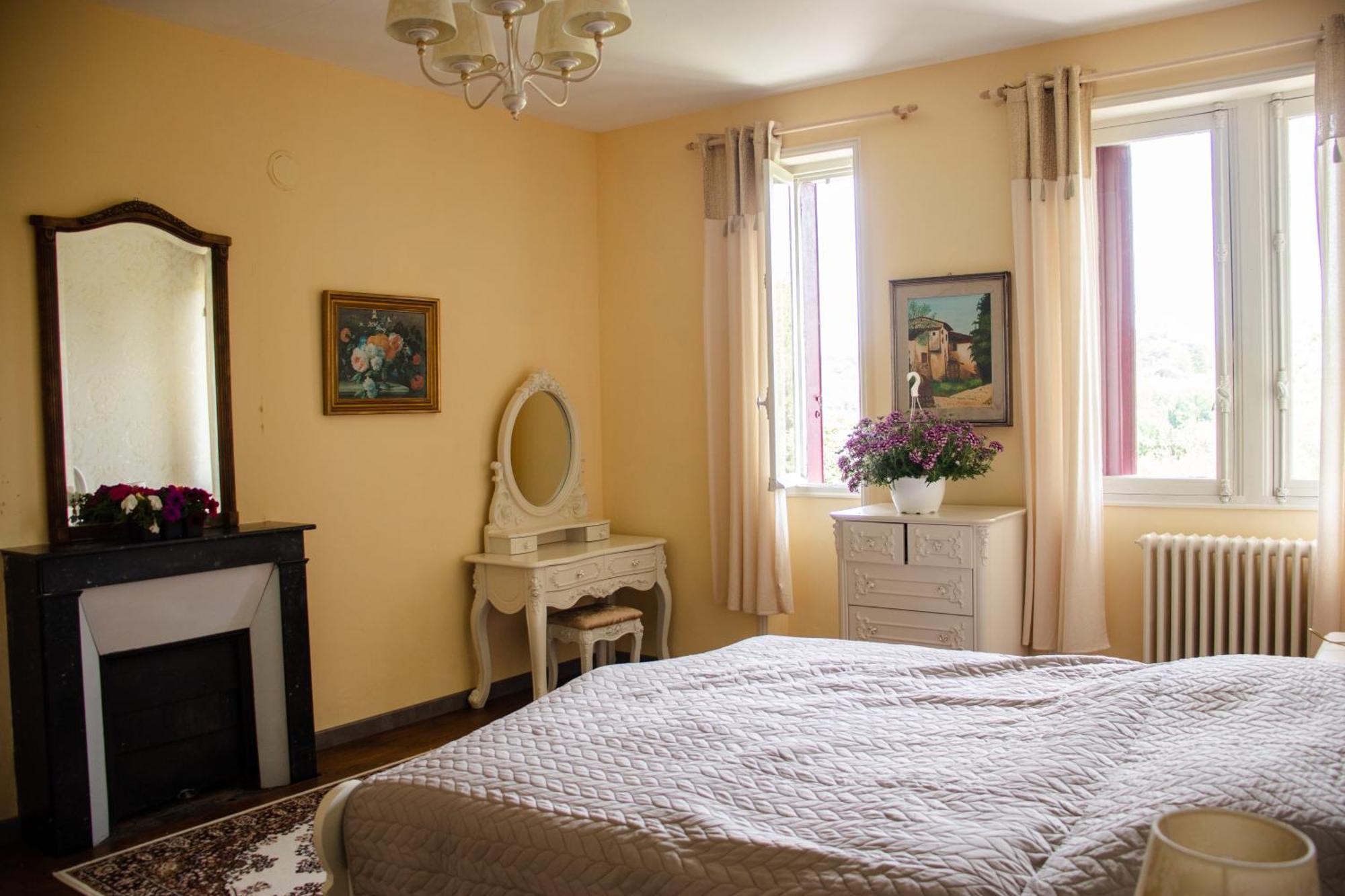 Le Pavillon De St Agnan Hotel Hautefort Екстериор снимка